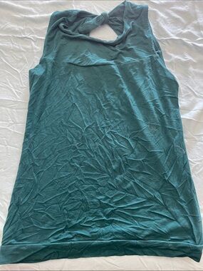 Sleeveless Twist-Back Tank Top in Teal